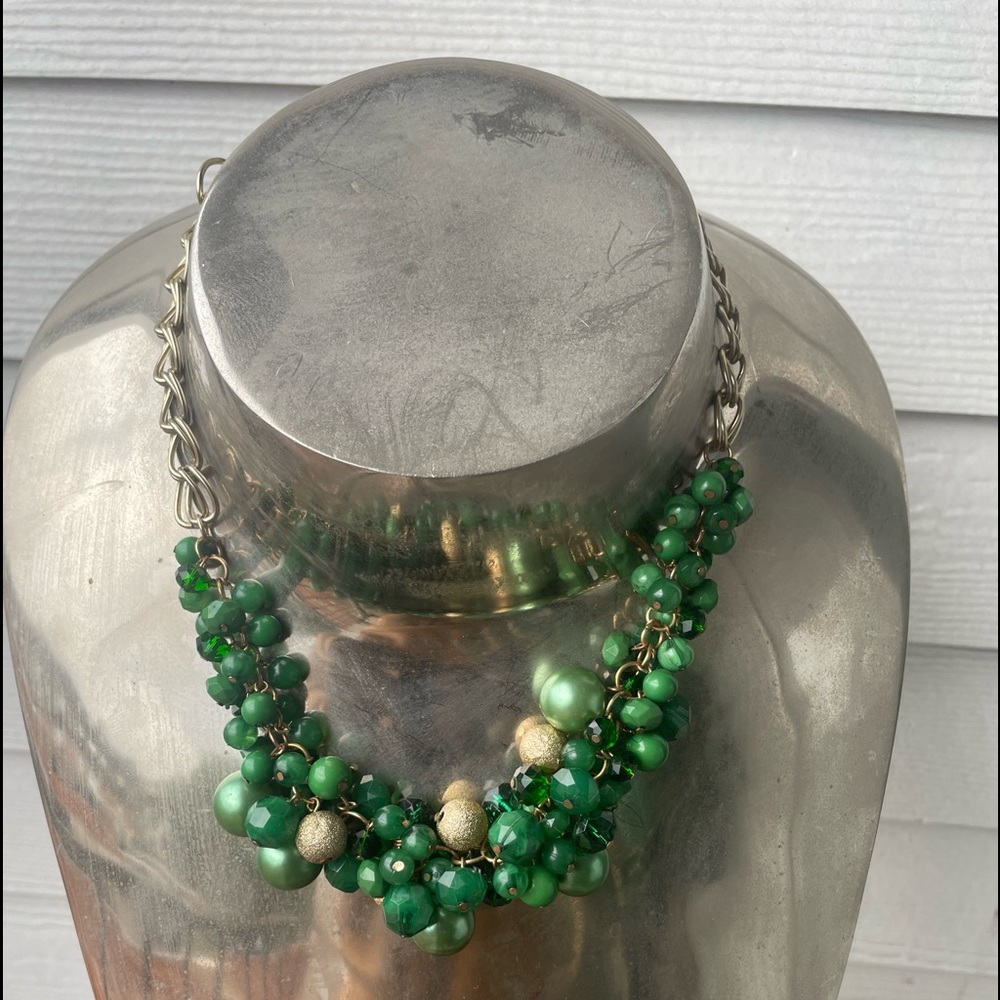 Beautiful emerald and Gold necklace